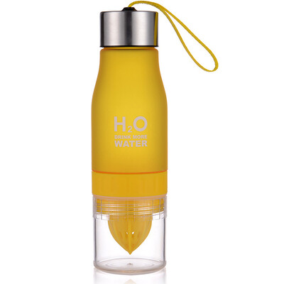 

Colorful Frosted Plastic Fruit Cup Portable Manual Fruit Juice Cups 650ml Water Bottle Vitamin Supplements Sports Jug