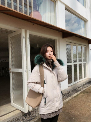 

Pocket Drawstring Down Jacket Women Fashion Thicken White Duck Down Jacket 90250