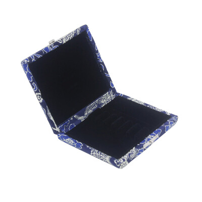 

Wooden Oboe Reed Case Holder Box Covered by Beautiful Silk Cloth for 6pcs Oboe Reeds