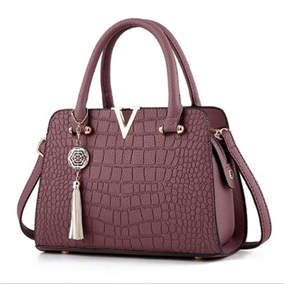 

Woman Fashion Crocodile Leather V Letters Designer Handbags Luxury Quality Lady Shoulder Crossbody Bags Fringed Messenger Bag