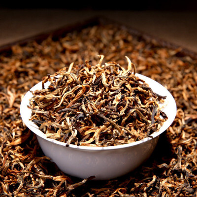 

Jishun No Black Tea In 2017 the head of the spring tree blush 500g bulk Yunnan blush