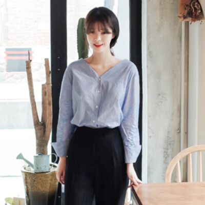 

City Plus CITYPLUS 2019 new sweet temperament single-breasted v-neck dew clavicle bf pinstripe shirt female CWCS191140 picture color