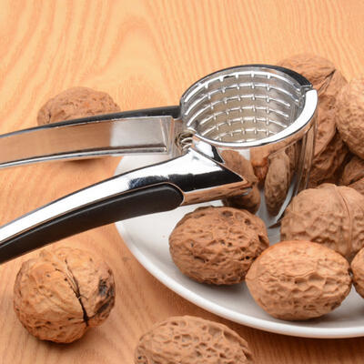 

Greensen Nut Cracker Handle Walnut Nutcracker Sheller Opener Clip Kitchen Tool