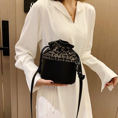 

New popular bag female 2019 new wave Korean version of the wild single shoulder slung fashion stitching leisure bucket bag