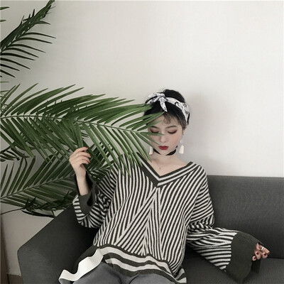 

Retro wild split long-sleeved V-neck contrast color striped loose hooded knit sweater 2018 new