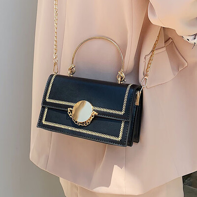 

New small bag female 2019 new Korean version of the embroidery line hand bag shoulder bag fashion texture chain slung small square bag