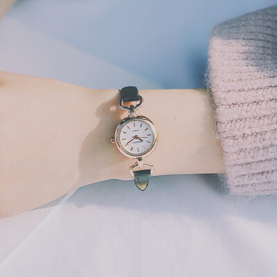 

Ins French minority watches girls small dial small fresh Sennu Joker students retro academic style small
