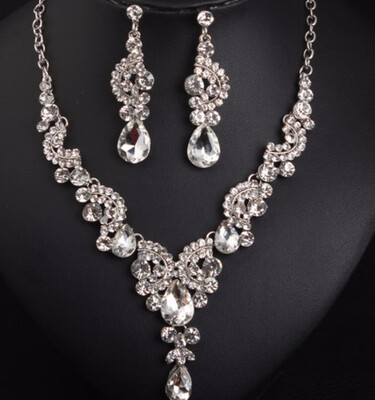 

new nice luxury fashion exaggerated crystal flashing diamond necklace earrings set dress party bride female accessories