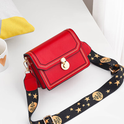 

On the new little girl Korean fashion womens bag wide shoulder strap Messenger bag Joker ins shoulder bag tide