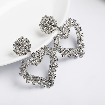 

2019 new brand design geometric heart-shaped embossed earrings generous minimalist gift earrings for women