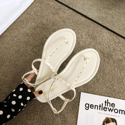 

Summer Roman Pin-toed Rivet Flat-soled Sandals Lady with Baitao Beach Fairy Wind Sandals