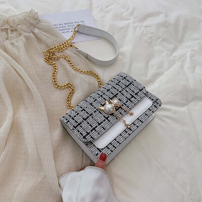 

On the new ins super fire woolen bag female 2019 new Korean version of the wild single shoulder slung fashion chain small square bag
