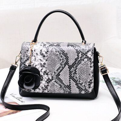 

Shoulder bag handbag 2019 new middle-aged lady snakeskin casual fashion soft bag Messenger bag