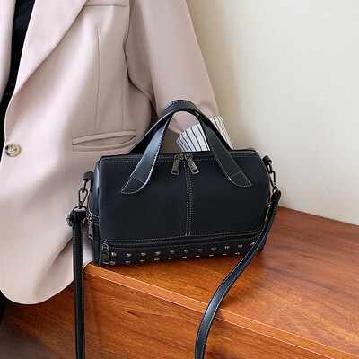 

Ins super fire bag female bag new 2019 Korean version of the fashion rivet texture wild shoulder slung Boston bag