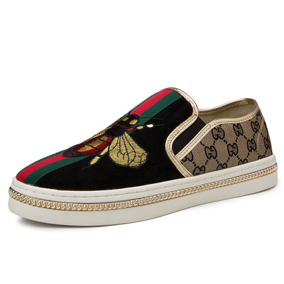 

2019 new mens shoes this has a big bee lazy casual shoes local shoes