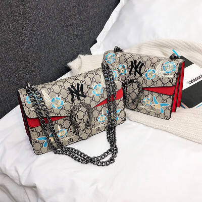 

Qiao Bani 2019 new Korean fashion embroidery line Harajuku wind hit color wine god bag shoulder diagonal trend handbags