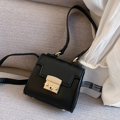 

Korean portable small square bag 2019 new fashion simple autumn Joker lock shoulder Messenger bag tide