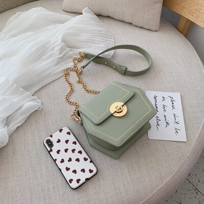 

Bag female Korean version of the wild embroidery line shoulder Messenger bag fashion lock chain small square package tid