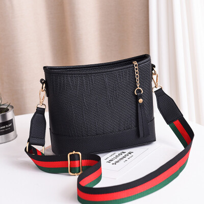 

Female bag portable Korean version of the fashion simple small square bag trend single shoulder Messenger bag wandering bag female