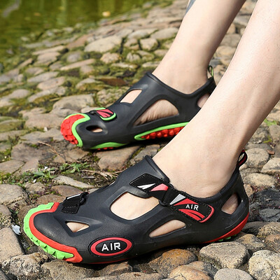 

Personality hole shoes men 2019 new summer youth sandals outdoor junior high school students Baotou large size beach shoes