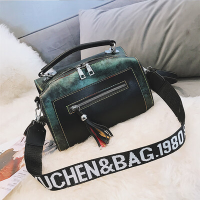 

Bag female 2019 new Korean version of the portable fashion hit color casual wild wide shoulder strap shoulder Messenger Boston bag