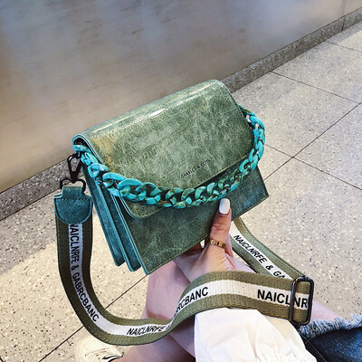 

Retro small bag female 2019 Korean version of the new wave Hong Kong wind crocodile pattern wild small square bag wide shoulder strap Messenger bag