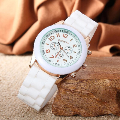 

Simple Silica Gel Band Alloy Case Quartz Watch Three Dials Analog Wrist Watch