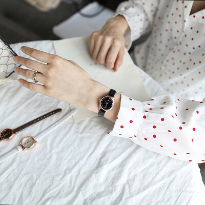 

Ins wind sen temperament Korean fashion retro chic simple belt cool wind student quartz watch female