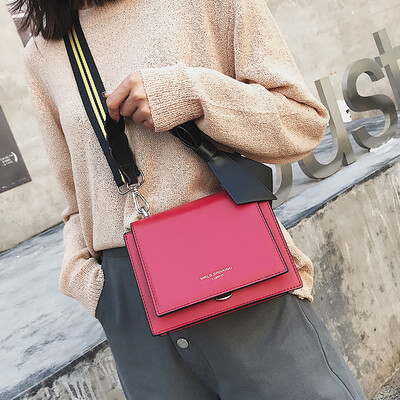 

Bag female 2019 new wave Korean version of the wild Messenger on the new small bag broadband shoulder fashion retro small square bag