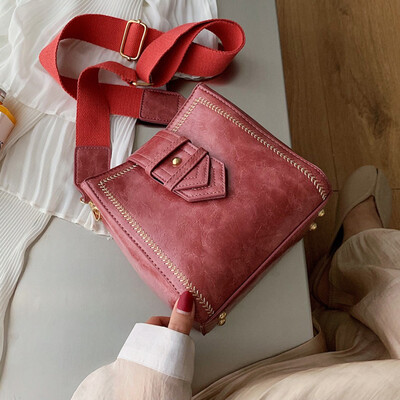 

Tailored Fashion Women Rivets Bag Solid Color Messenger Bag Shoulder Bag Zipper HandBag