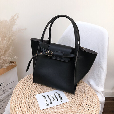 

Qiao Bani 2019 new European&American style fashion simple street shooting stitching wings bag shoulder shoulder diagonal tide handbag
