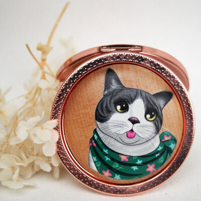 

Toponeto Wooden Retro Mini Mirror Metal Cartoon Printed Double-sided Folding Round Mirror