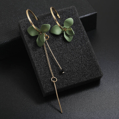 

2019 New Korean Earrings Fresh And Lovely Fashion Exaggerated Metal Petals Womens Earrings Suitable For Winter Girls Jewelry