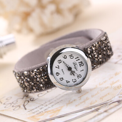 

New hot womens Korean velvet quartz watch fashion rhinestone rivet student bracelet watch