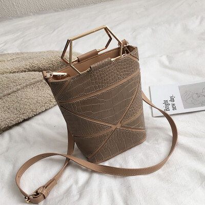 

Bag female 2019 new wave Korean fashion wild stitching crocodile pattern casual billiard shoulder slung bucket bag