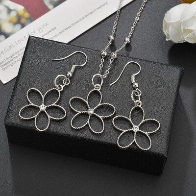 

Necklace Earrings Set Simple Women Fashion Jewelry Hollow Flower Fish Gold And Silver Necklace Pendant Alloy Set Wedding Jewelry