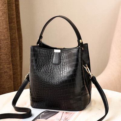 

2019 spring new womens bag fashion casual handbag cool Korean version of the shoulder bag Messenger bag