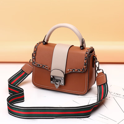 

In summer the Korean version of the New Bag Girl Bag Chao has a wide-band handbag with one shoulder&one shoulder inclined bag