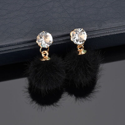 

EK533 Korean Sweet Hair Ball Stud Earring For Women Jewelry Black Red Crystal Female Personality Simple Pink Plush Fur Earing