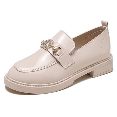 

2019 new lucky shoes Korean version of rhinestone buckle patent leather deep round head low documentary shoes small leather shoes