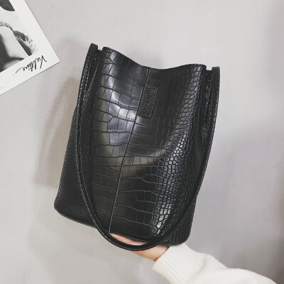 

Big bag 2019 fallwinter new European&American fashion shoulder bag crocodile pattern large capacity diagonal bucket bag