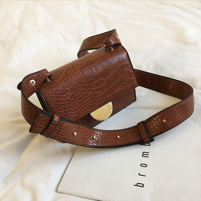 

Hong Kong style retro bag female 2019 new Korean fashion wild crocodile pattern wide shoulder strap shoulder slung small square bag