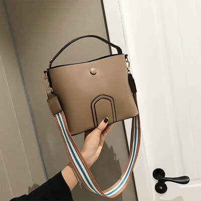 

Advanced foreign gas bag chic simple fashion bucket bag new 2019 wide shoulder belt woman bag single shoulder oblique satchel bag