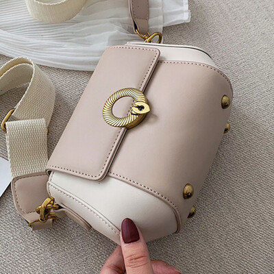 

North bag foreign style womens bag 2019 new Korean fashion Joker shoulder Messenger bag summer texture small square bag
