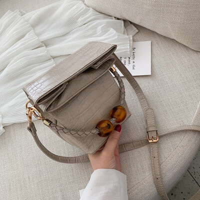 

Simple texture bag chic leisure crocodile pattern bucket bag new 2019 Korean Joker womens bag Messenger bag