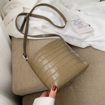 

New high-end bag female 2019 new chic Korean fashion crocodile pattern wild shoulder slung bucket bag