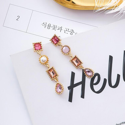 

Temperament Asymmetry Vintage Square Crystal Earrings