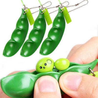 

Hot Sale Extrusion Pea Bean Soybean Edamame Stress Relieve Toy Keychain Keyring