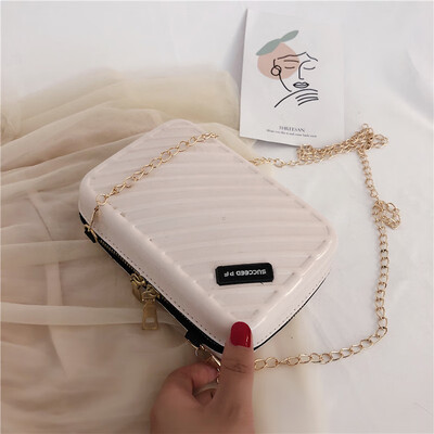 

2019 new fashion diagonal stripes Korean shoulder bag casual wild Messenger small square bag personality letter chain bag