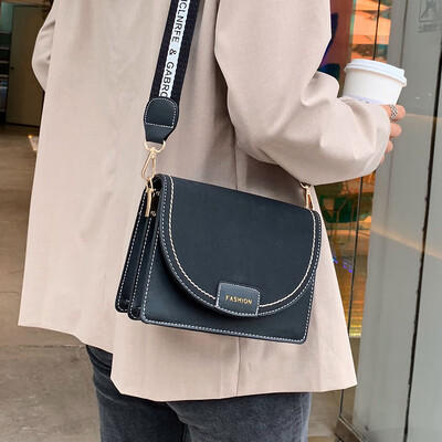 

Ins super fire broadband bag female 2019 new Korean version of the wild single shoulder slung fashion texture simple small square bag
